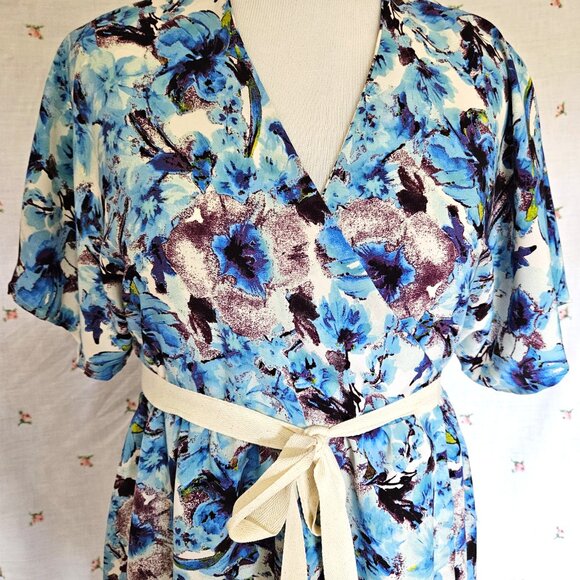 Sz L to XL Kimono Sleeve Wrap Dress Blue Floral NEW - Picture 3 of 12